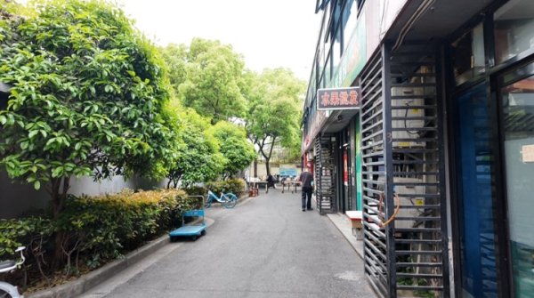 炒股炒股配资 2800元月租的菜场，“养出”两家网红连锁餐饮，背后藏着一个更大的命题